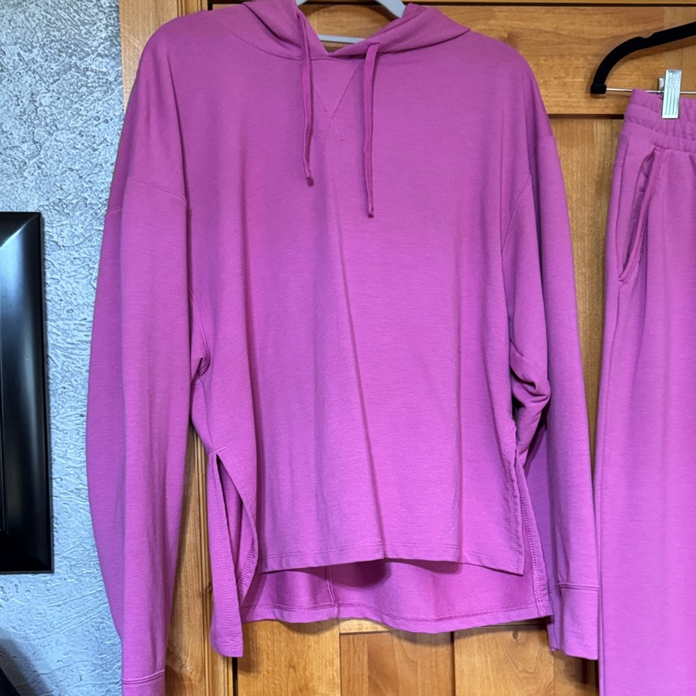 Nike Yoga Dri-Fit Pink Set - Picture 2 of 6